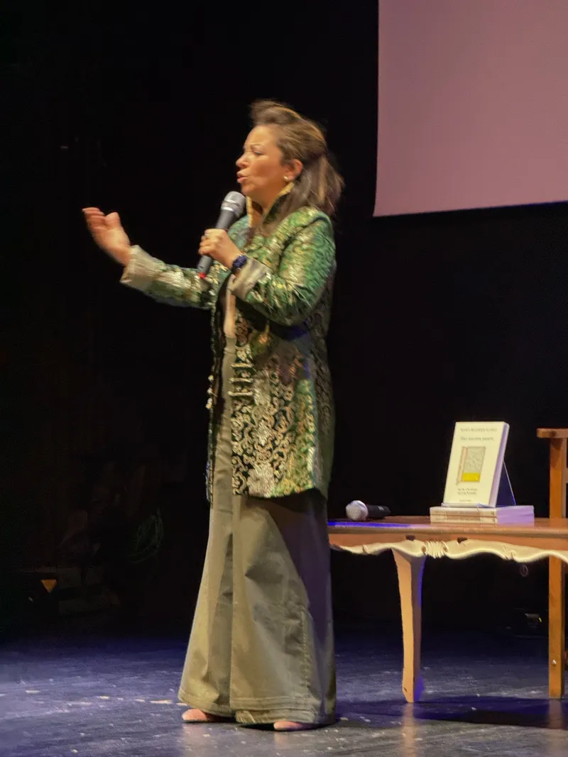 Maria Beatrice Alonzi presenta "Hai ancora paura" a Brescia — Teatro Der Mast (foto 1 di 3)