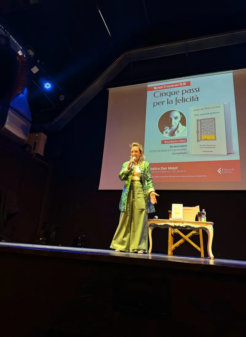 Maria Beatrice Alonzi presenta "Hai ancora paura" a Brescia — Teatro Der Mast (foto 3 di 3)