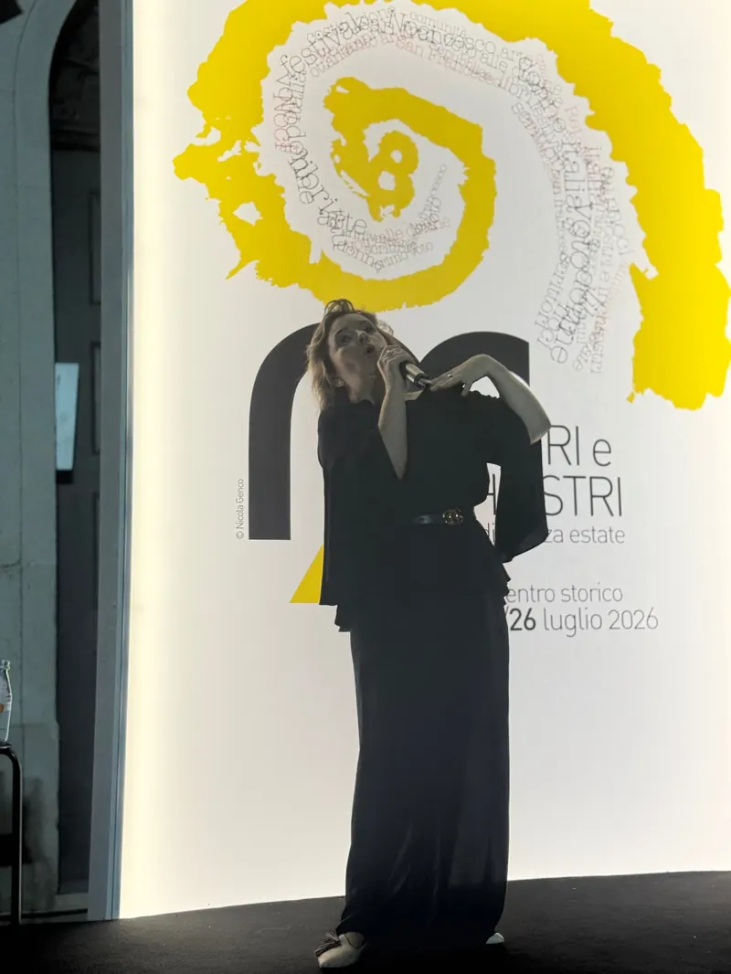 Maria Beatrice Alonzi presenta "Hai ancora paura" a Noci — Largo Albanese (foto 1 di 4)