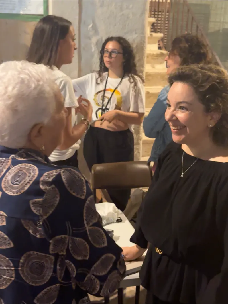Maria Beatrice Alonzi presenta "Hai ancora paura" a Noci — Largo Albanese (foto 2 di 4)