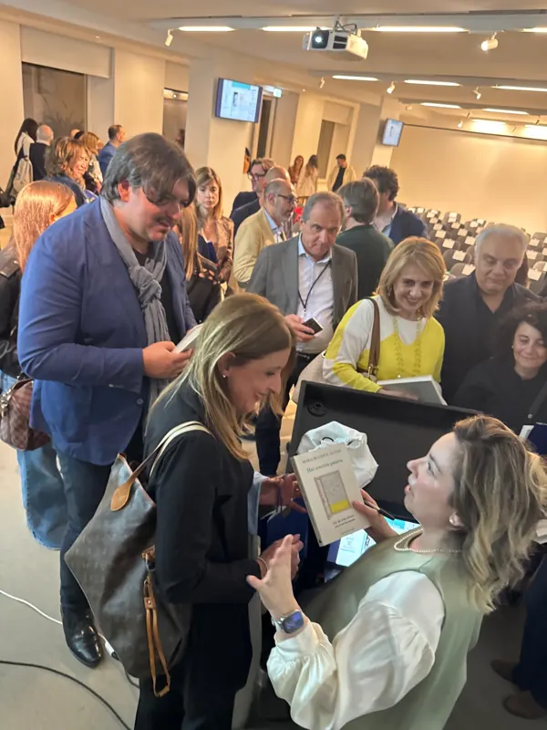Maria Beatrice Alonzi presenta "Hai ancora paura" a Pompei — Hotel Habita79 (foto 12 di 19)