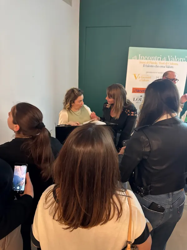 Maria Beatrice Alonzi presenta "Hai ancora paura" a Pompei — Hotel Habita79 (foto 13 di 19)