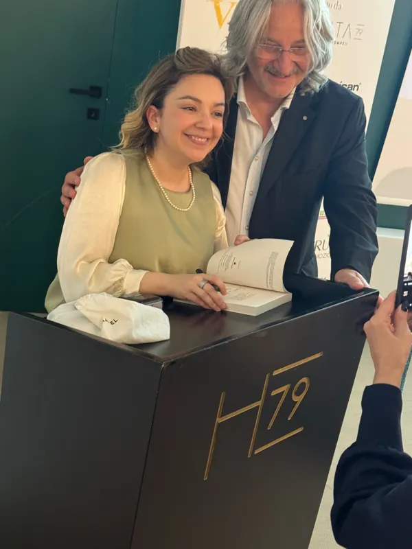 Maria Beatrice Alonzi presenta "Hai ancora paura" a Pompei — Hotel Habita79 (foto 15 di 19)