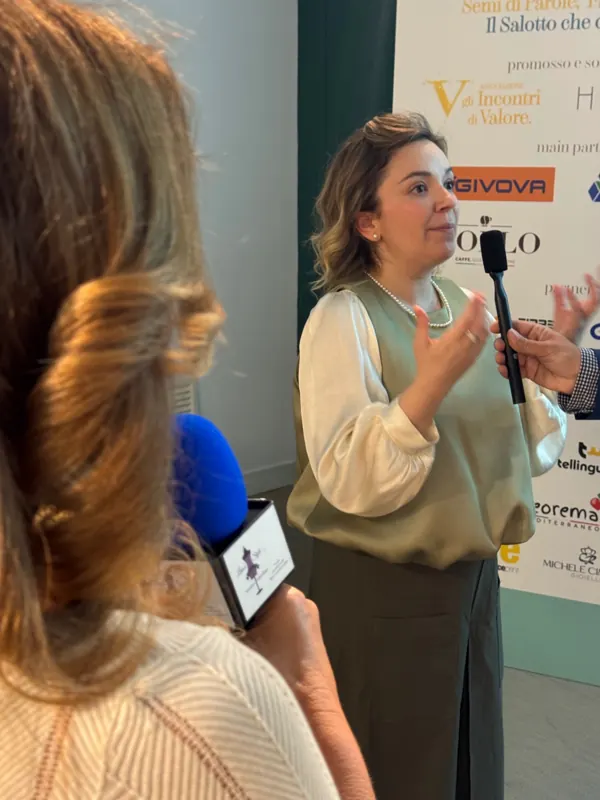 Maria Beatrice Alonzi presenta "Hai ancora paura" a Pompei — Hotel Habita79 (foto 16 di 19)