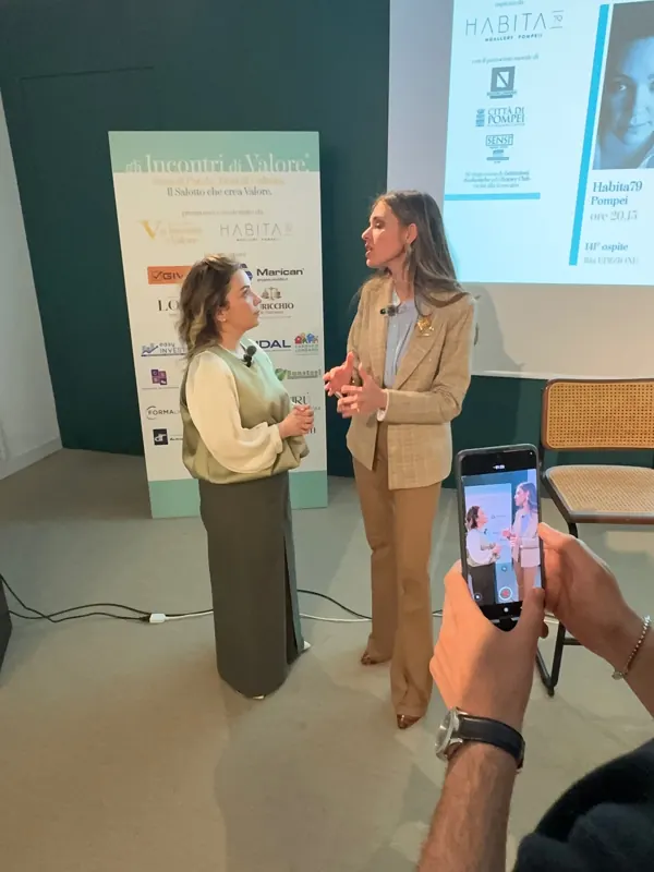 Maria Beatrice Alonzi presenta "Hai ancora paura" a Pompei — Hotel Habita79 (foto 18 di 19)