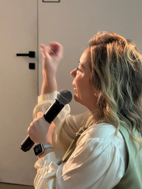 Maria Beatrice Alonzi presenta "Hai ancora paura" a Pompei — Hotel Habita79 (foto 3 di 19)