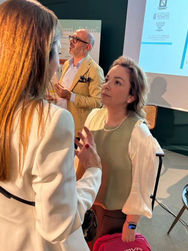 Maria Beatrice Alonzi presenta "Hai ancora paura" a Pompei — Hotel Habita79 (foto 6 di 19)