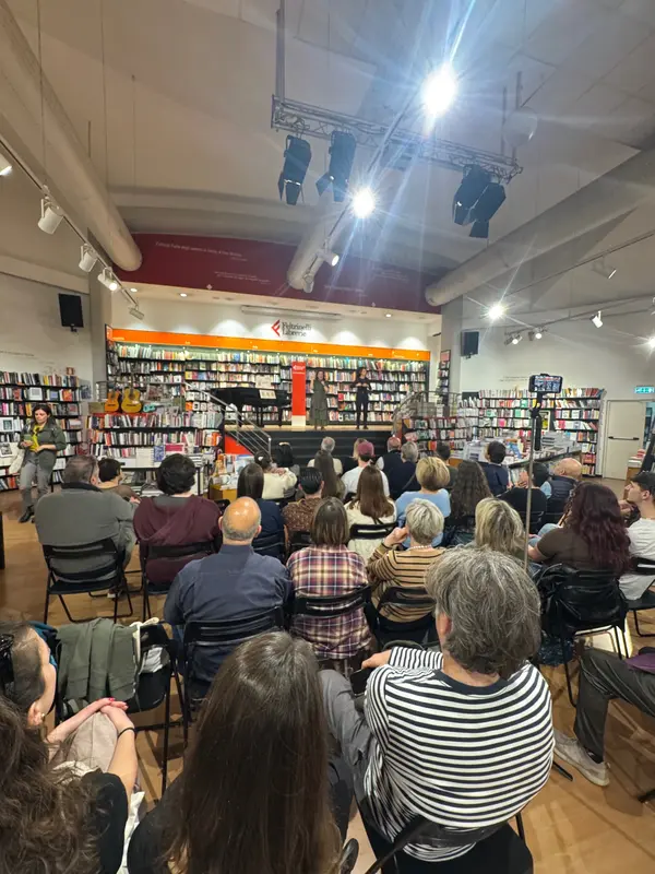 Maria Beatrice Alonzi presenta "Hai ancora paura" a Roma — Feltrinelli (foto 4 di 5)