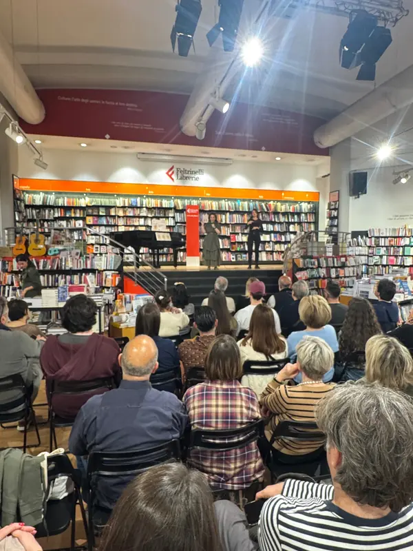 Maria Beatrice Alonzi presenta "Hai ancora paura" a Roma — Feltrinelli (foto 5 di 5)